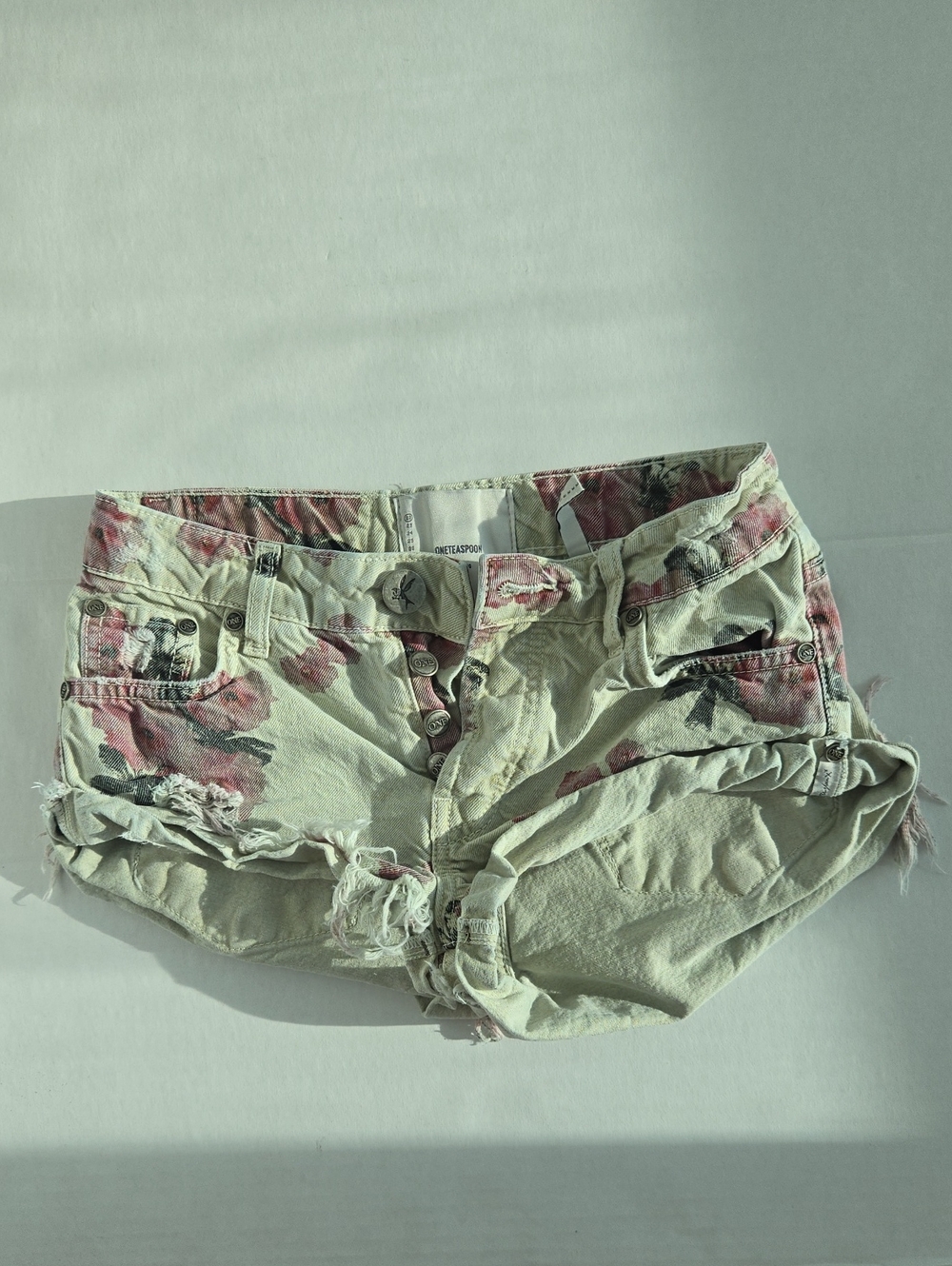 One Teaspoon Cream Floral Distressed Jean Shorts SIZE 22